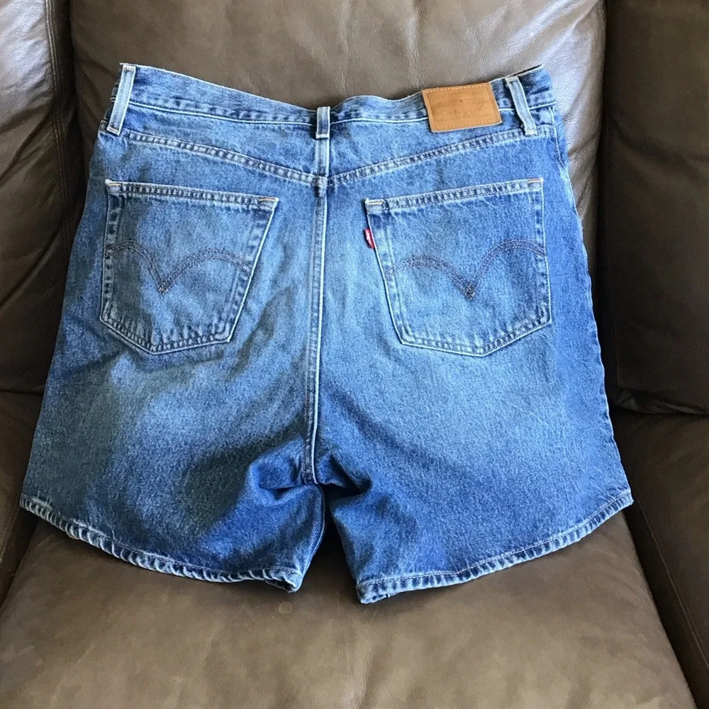 Levi’s High Rise Baggy Denim Shorts Worn Memory Jean Jorts W32 Flat 18" EUC - Picture 8 of 15